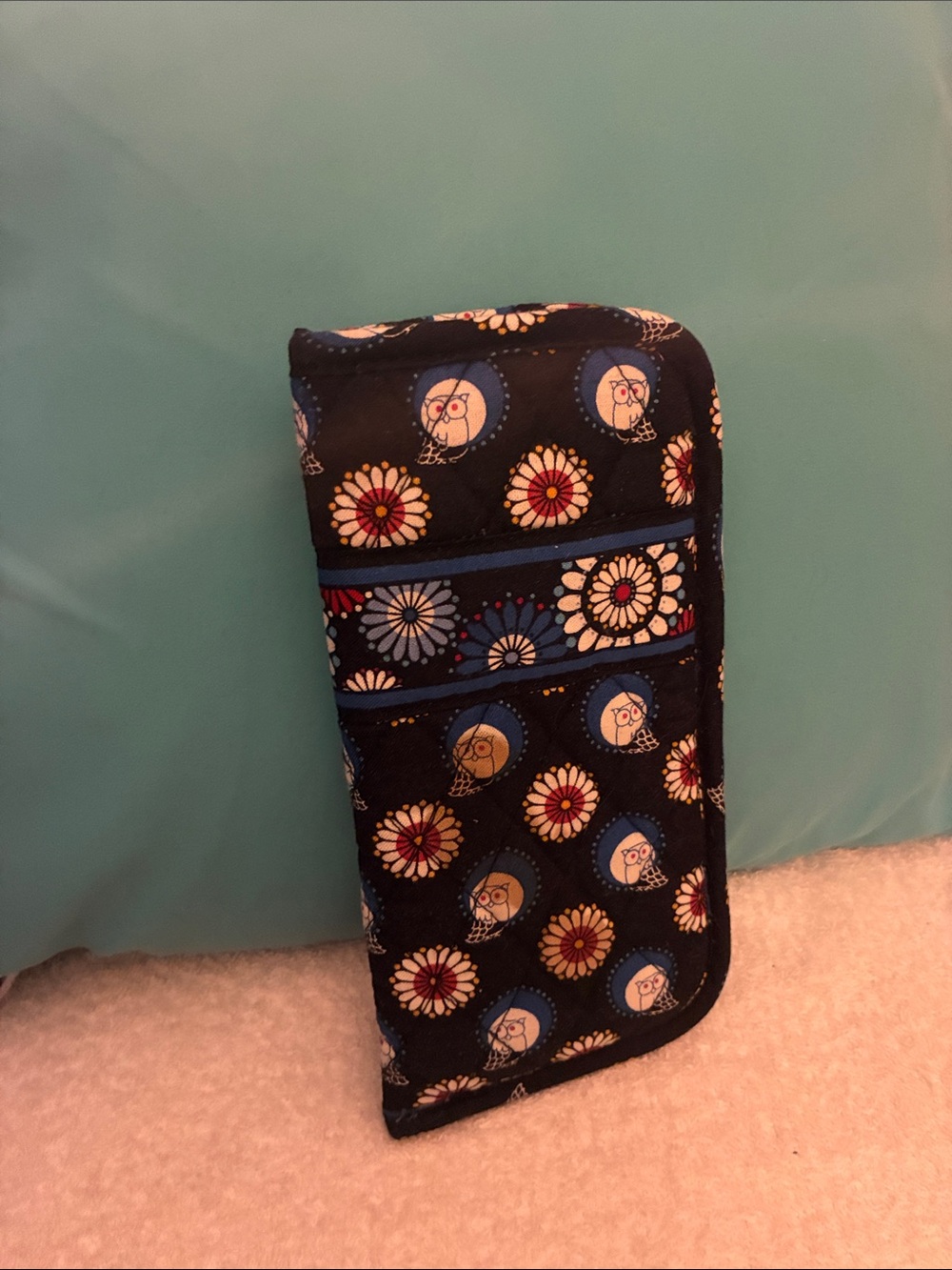 NWOT Beautiful Vera Bradley Floral Pattern Quilted Phone Organizer Case -Navy